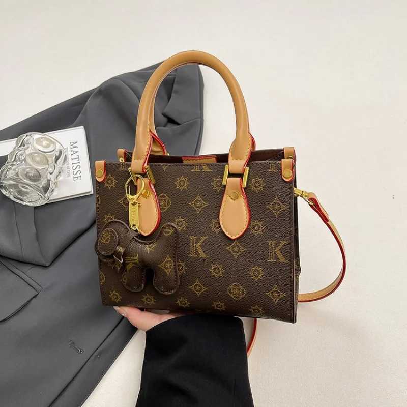 Luxury Brand Womens Handbag Genuine Leather Messenger Bag By Famous Designer Elegant Classic Shoulder Style W251029