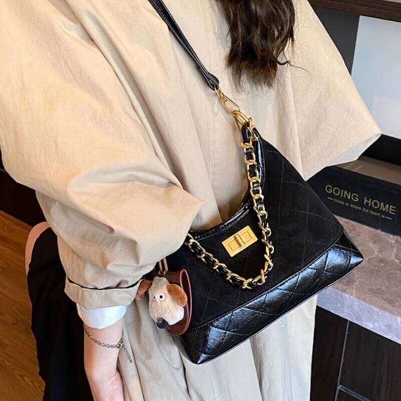 Stylish Crossbody Bags Boasting Popular Elegant Appearance Trendy Chain Underarm Shopping Traveling Versatile Shoulder Bag