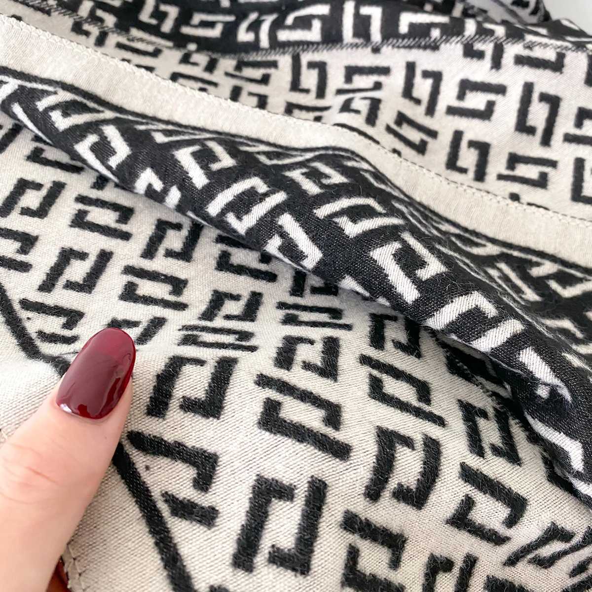 2025 New Womens Letter print Warm Shawl Simple Thick Imitation Cashmere Scarf with Jacquard Ideal for Autumn and WinterW251029