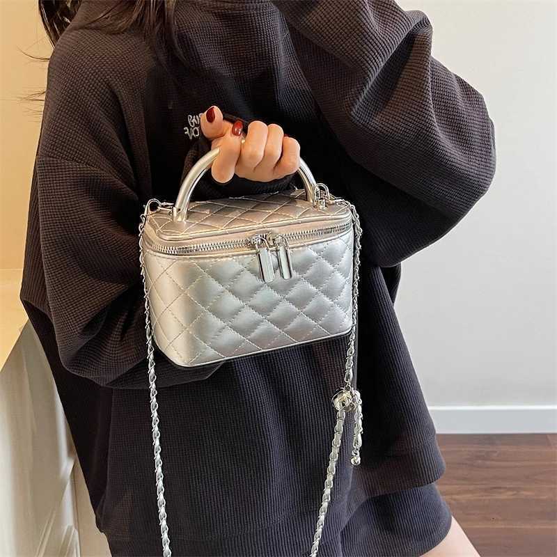 Luxury Ladies Evening Party Clutch Bag Hand Totes Vintage Preppy Style with Chain Decoration Waterproof Feature for Wedding W251029