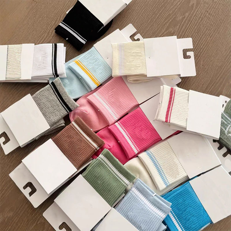 Designer Sports Socks Mens Womens Cotton Socks Mid-Calf Letter Print Yoga Sports Socks Sweat-Absorbing Athletic Casual Socks