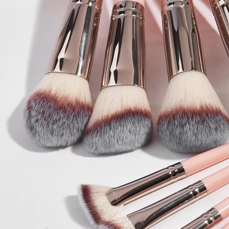 18-Piece Professional Pink Makeup Brush Set Portable Beauty Tools Long-Handled Eyeshadow Brush Foundation Brush Mask Brush