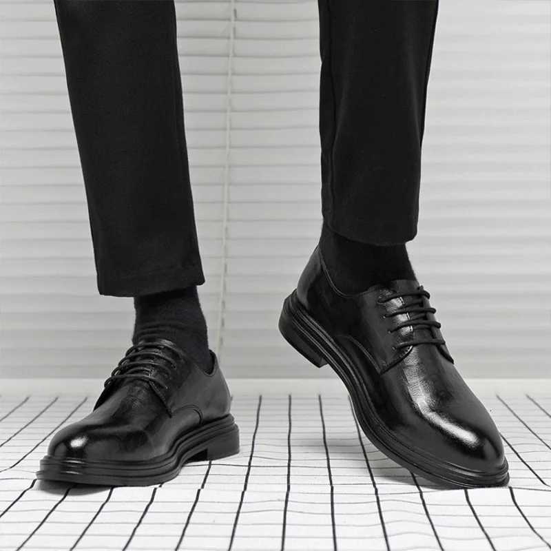 Spring Autumn New Mens Business Shoes Mens Formal Skin Shoes Casual Fashion Men Sneakers Social Elegant Trend Flat Z251029