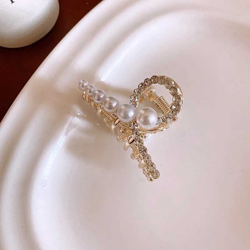 New French Metal Style Imitation Pearl Geometric Mini Cute Hair Claws for Women Temperament Trend Shark Clip Senior AccessoriesW251028