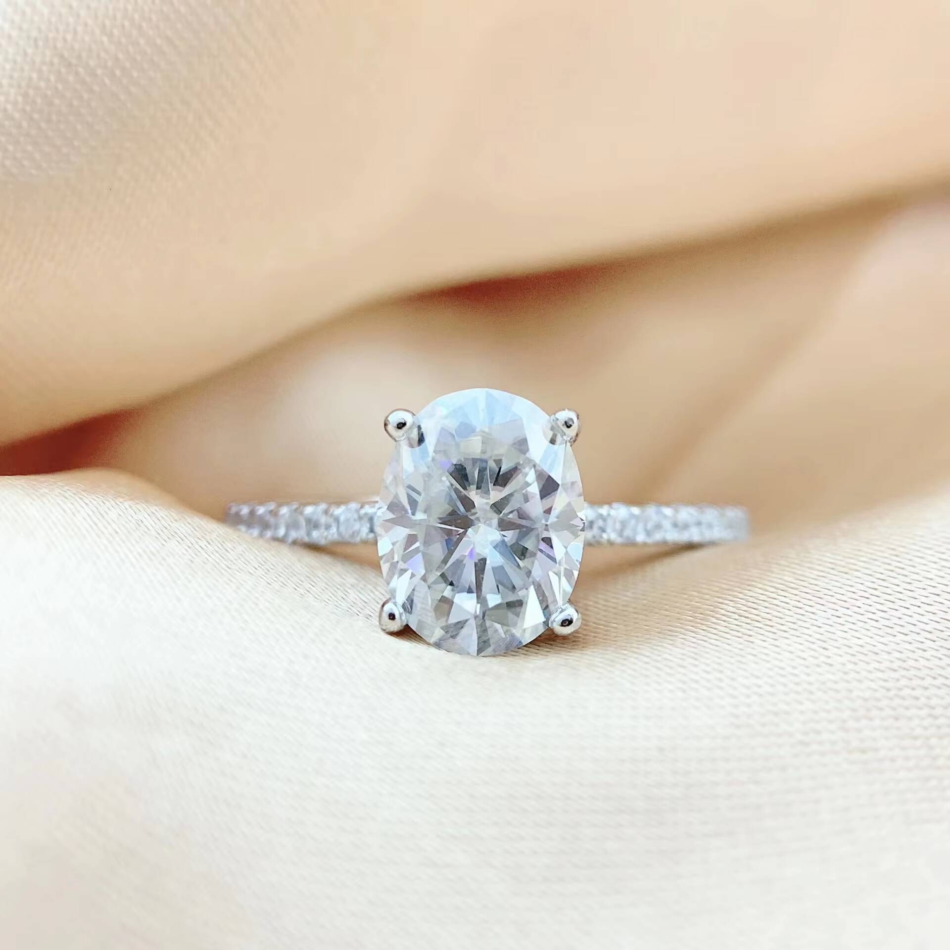 Optimal Price 18K White Yellow Rose Gold Gemstones Oval Moissanite Ring 24hour Response Capability Wedding Suitable