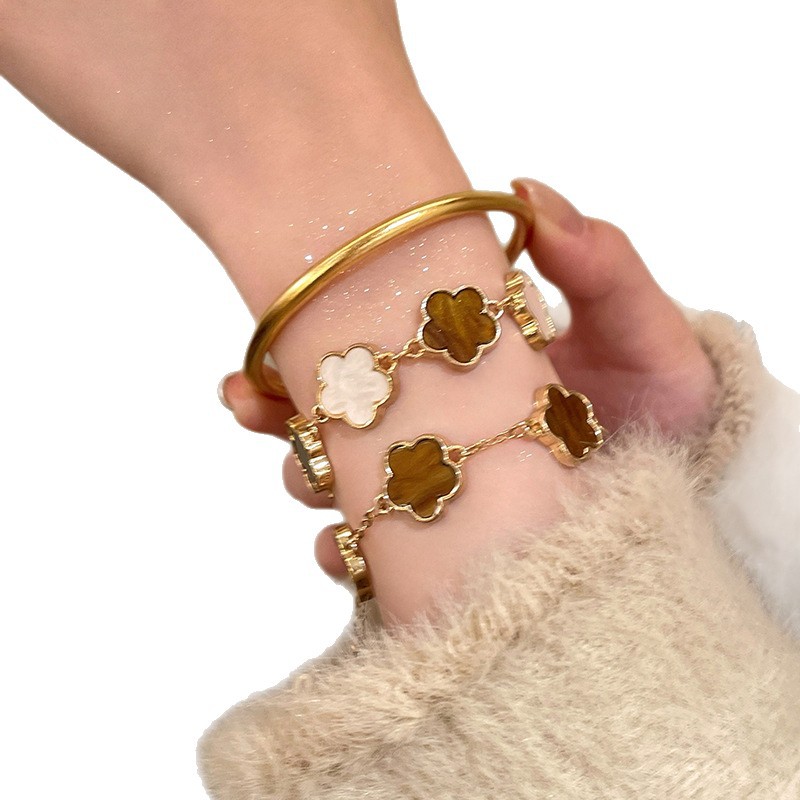 2025 New Oil Drop Flower Elegant Temperament High-end Feel Bracelet Light Niche Versatile Women's Jewelry