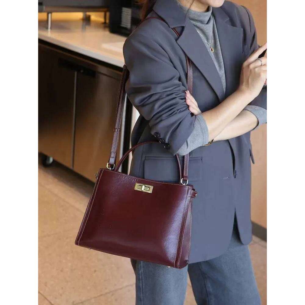 Retro Designer Women Buckle Bucket Style Soft Casual Split Leather Solid Color Shoulder Bag Ladies Versatile Fashionable Handbag
