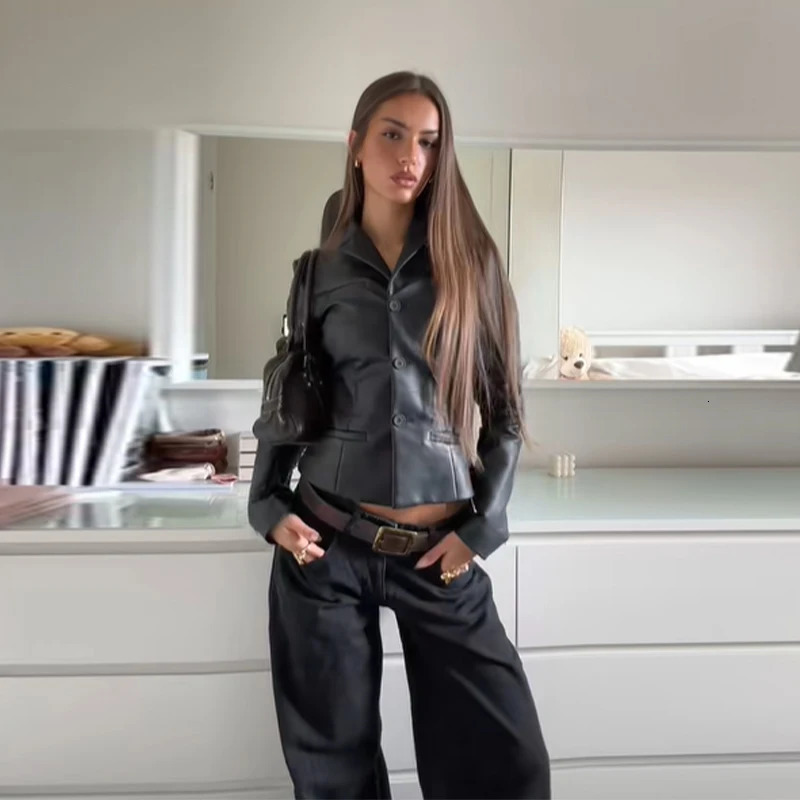 Fashionable Black Short Leather Jacket Single Long sleeves Slim Fit PU Temperament Coat 2025 Autumn Female Street Outwear 251029