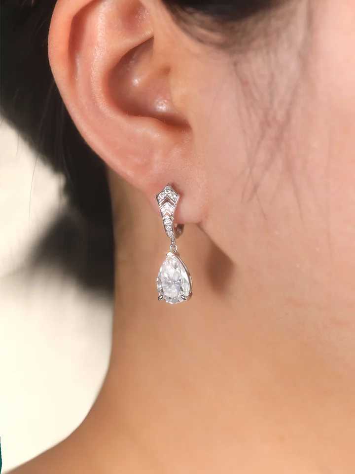 HFE Pear Shape Moissanite Womens Teardrop Earrings D VVS1 High Quality Pure 925 Silver Elegant Party Jewelry Wedding EarringW251029