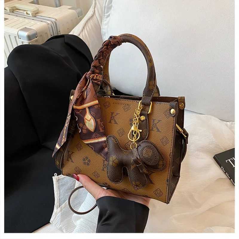 Luxurious Genuine Leather Crossbody Bag For Wen Shoder Handbag Messenger Tote Designer Brand Waterproof Finish D251029