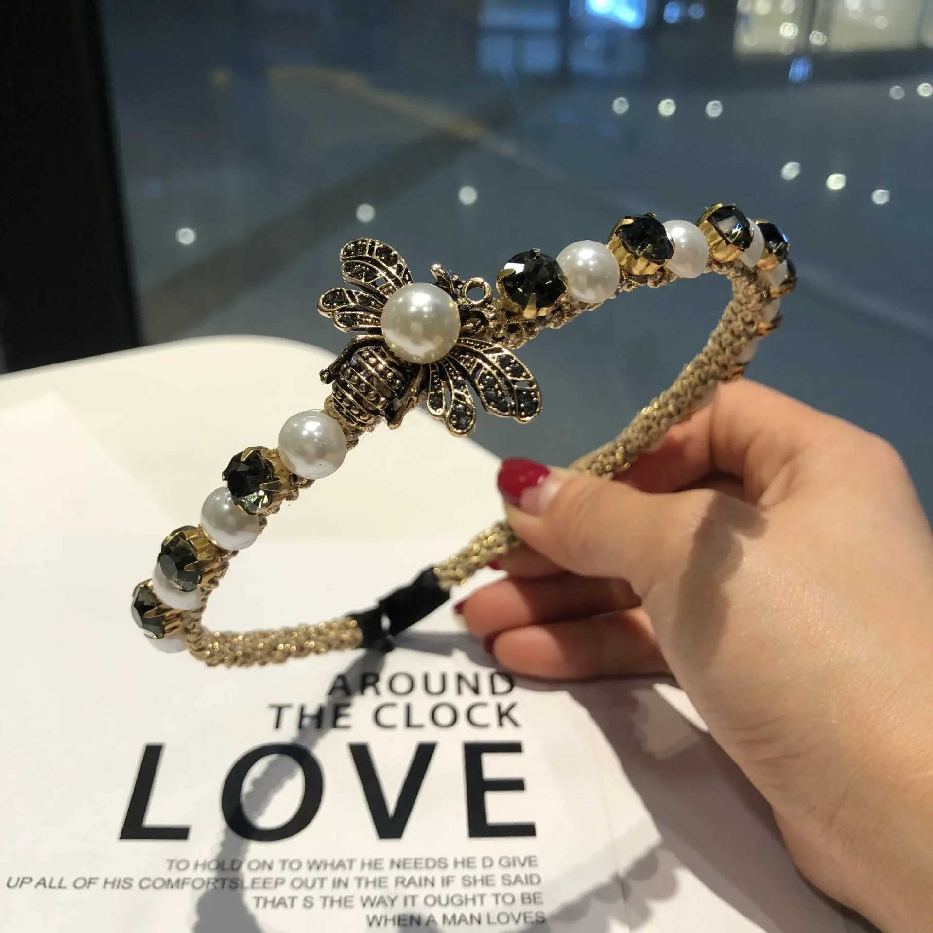 Retro Baroque Bee Designer Headbands for Women Girls Hairband Hair Band Hoop Crystal Rhinestone Pearl Headwear Hair AccessoriesW251028