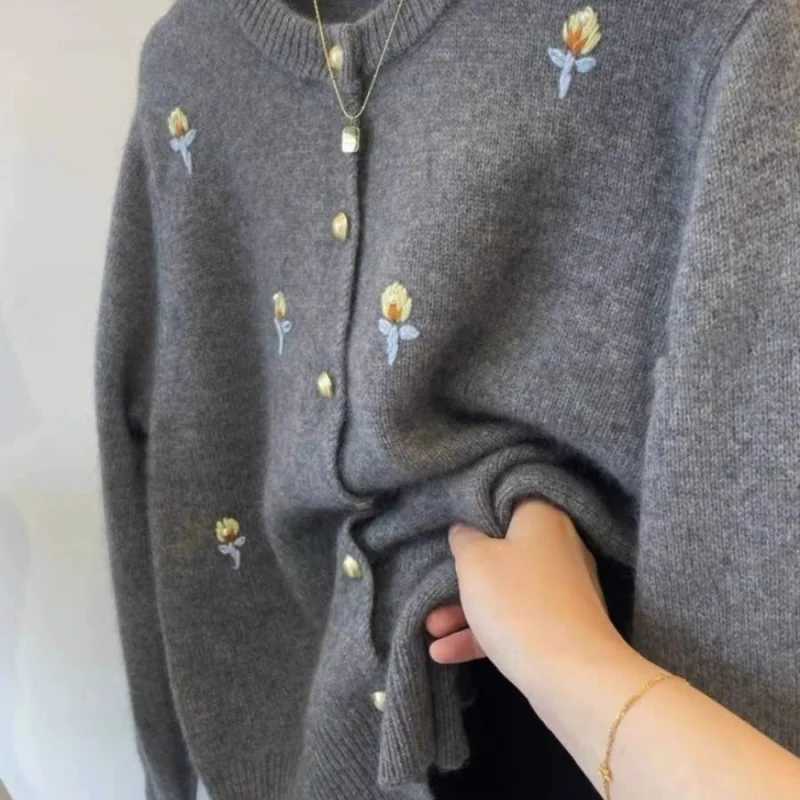 Grey Embroidered Raccoon Velvet Sweater Jacket for Womens Autumn and Winter 2024 New Lazy Style Korean Knitted Cardigan TopT251028