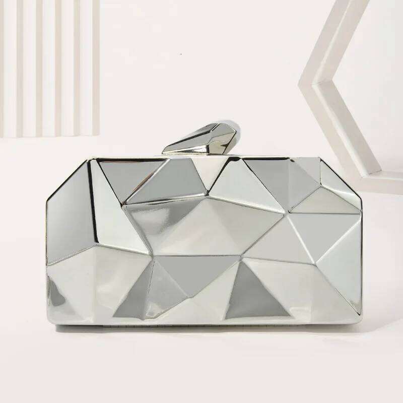 Designer Bags New Fashionable Small Metal Portable Chain Diagonal Span Clutch Dinner Bag Luxury Bag
