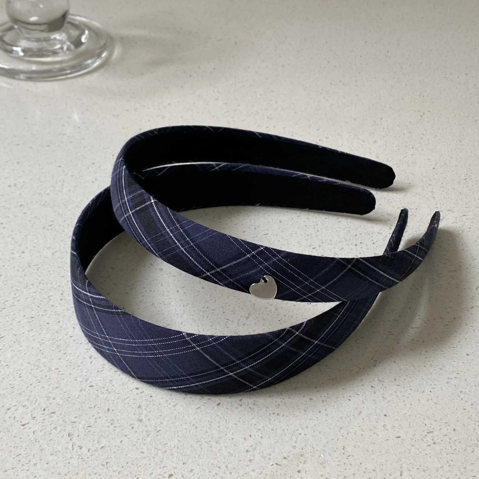 1PC Navy Blue Plaid Hair Headbands With Heart Decor Stylish Hair Accessories For Women Cute Hairbands For Daily And Party WearW251028