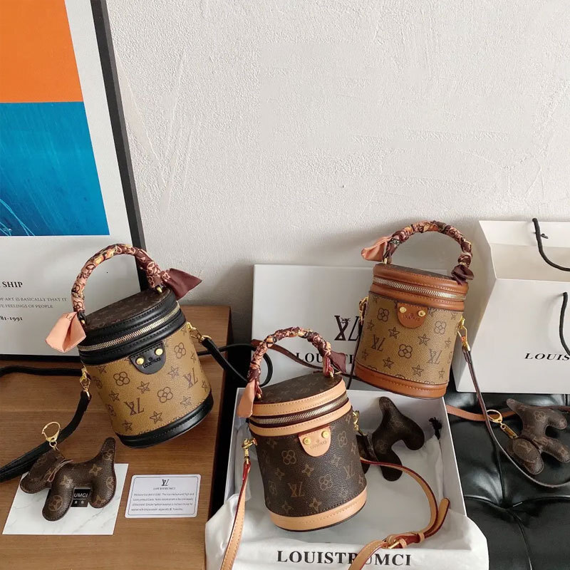 Luxury handbag dinner bag niche design classic retro light luxury texture vintage flower tote bag, postman saddle handbag, shoulder bag, crossbody bag