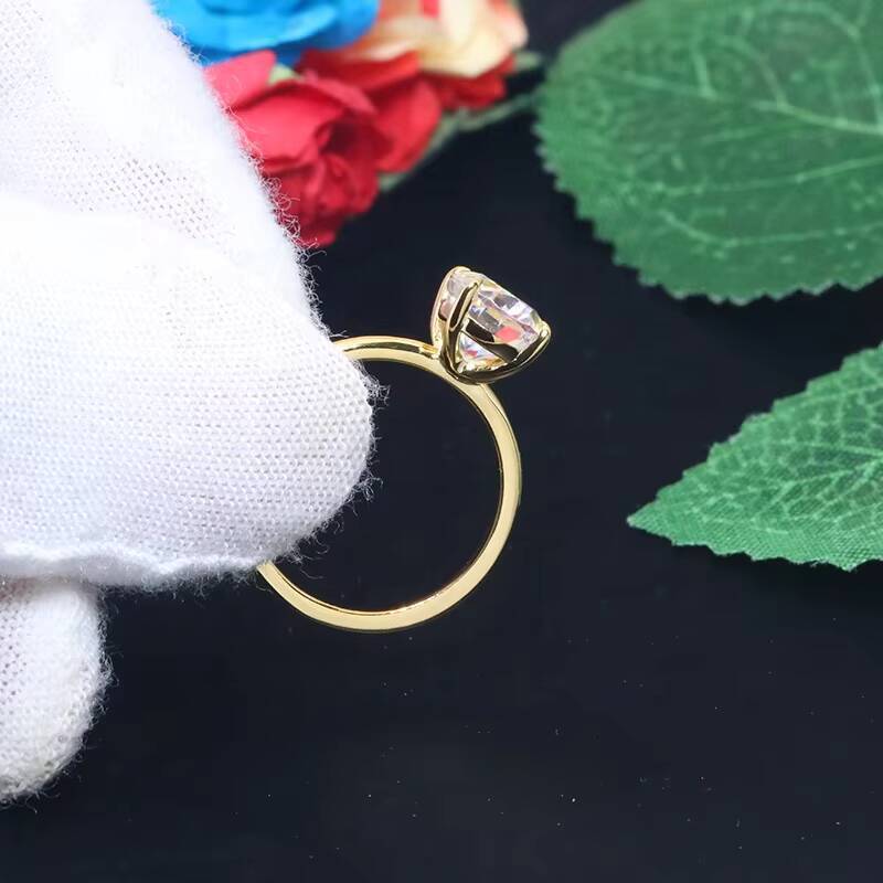 Yingma Fashion Jewelry 925 Sterling Silver 14K18K Yellow Gold 7x9mm Two Carats Oval Moissanite Rings