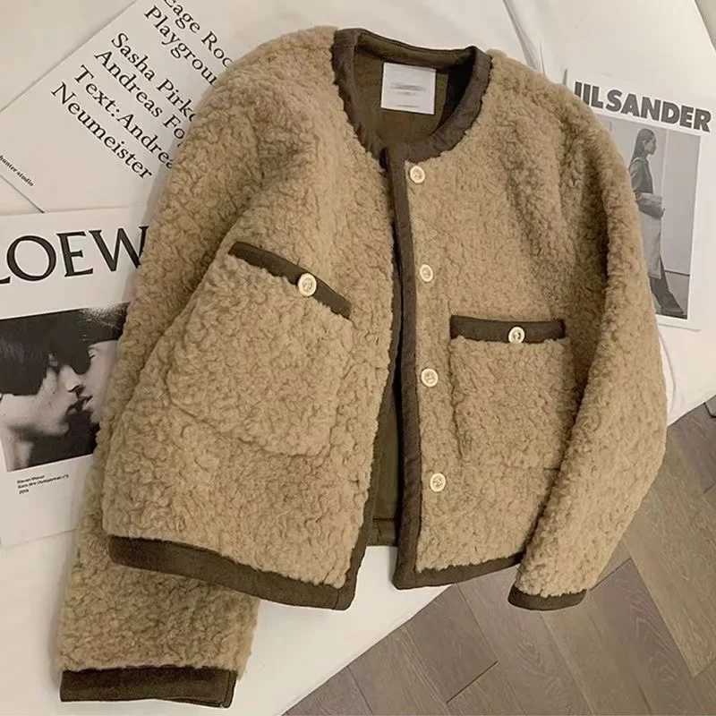 Tweed Style Lamb Wool Jacket WOMens ThickeNed Color Blocking Leather Integrated Sheep Velvet Short Jacket Crew Neck Y251105