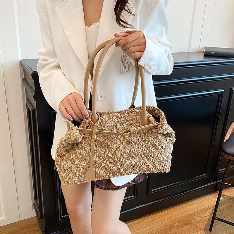 Designer bag Handheld Winter Lamb Wool for Women 2025 New Fashionable Stylish Shoulder Korean Version Niche Trendy Crossbody Bag
