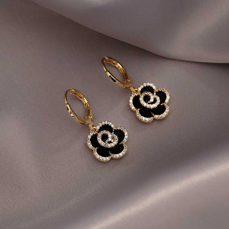 Design Sense Exquisite Black Camellia Pendant Flower Earrings 2025 New Jewelry Party Girls Luxury Accessories For Womens GiftW251029