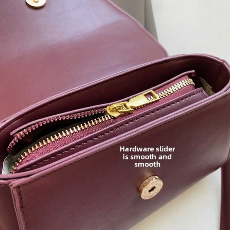 Elegant Faux Handbag with Adjustable Strap GoldenTe Hardware and Flap Closure Trendy Cmuting Hobo Crossbody Bag for Wen1 D251029
