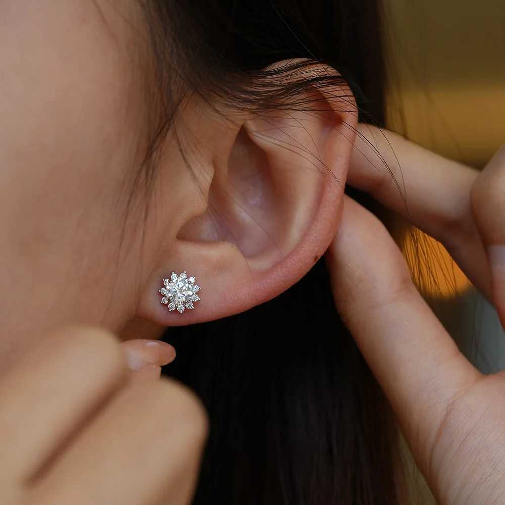 TEN CARATS Moissanite Stud Earrings Luxury 925 Sterling Silver Brilliant Round Cut Sparkling Jewelry for Women Elegant GiftW251029