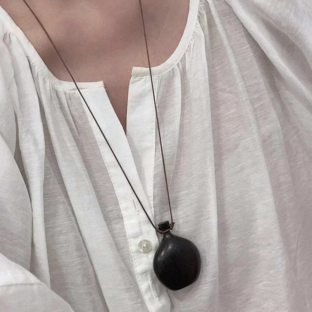 Minar Cute Lovely Brown Black Color Wood Flagon Long Pendant Necklaces Adjustable Rope Chain Chokers for Women Birthday Gift 251029