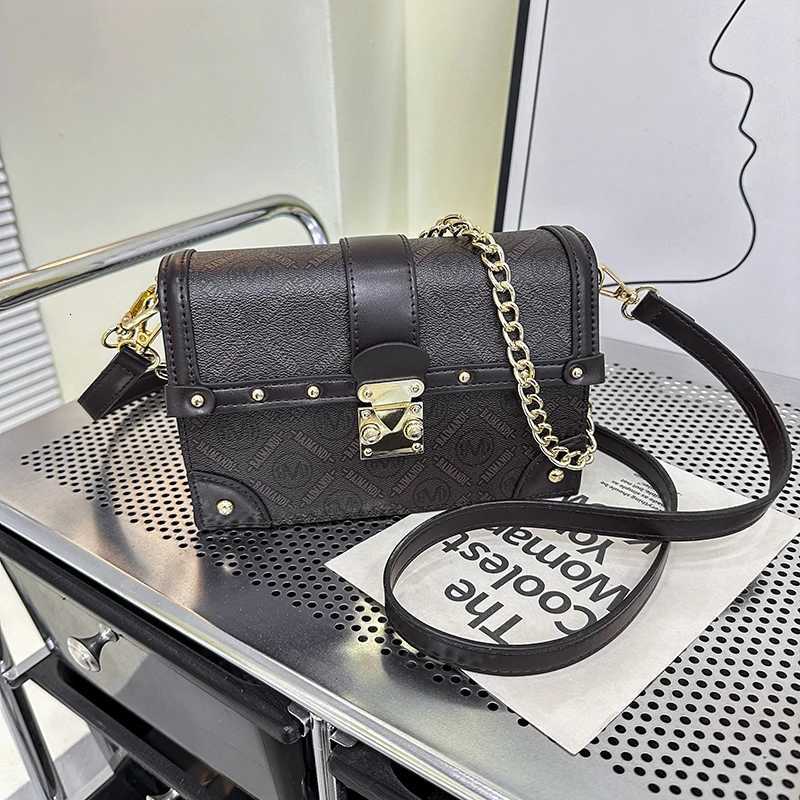 New Fashion Womens Chain Strap Shoulder Bag Classic Womens Small Square Bag PU Leather Crossbody Bag W251029