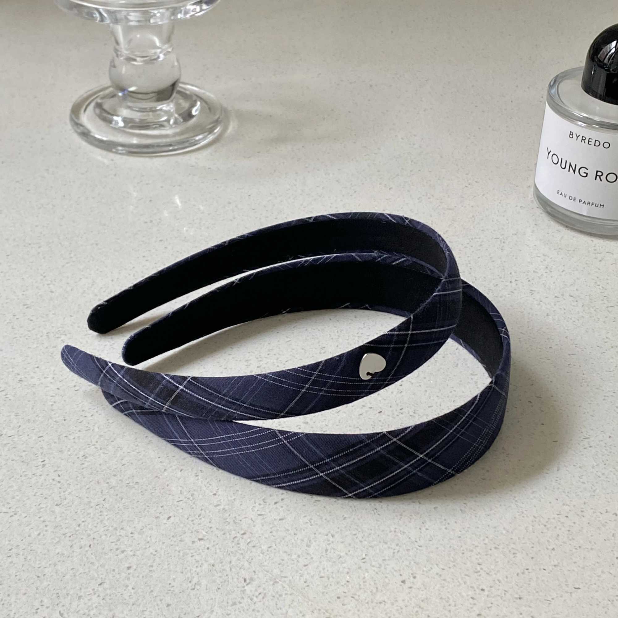 1PC Navy Blue Plaid Hair Headbands With Heart Decor Stylish Hair Accessories For Women Cute Hairbands For Daily And Party WearW251028