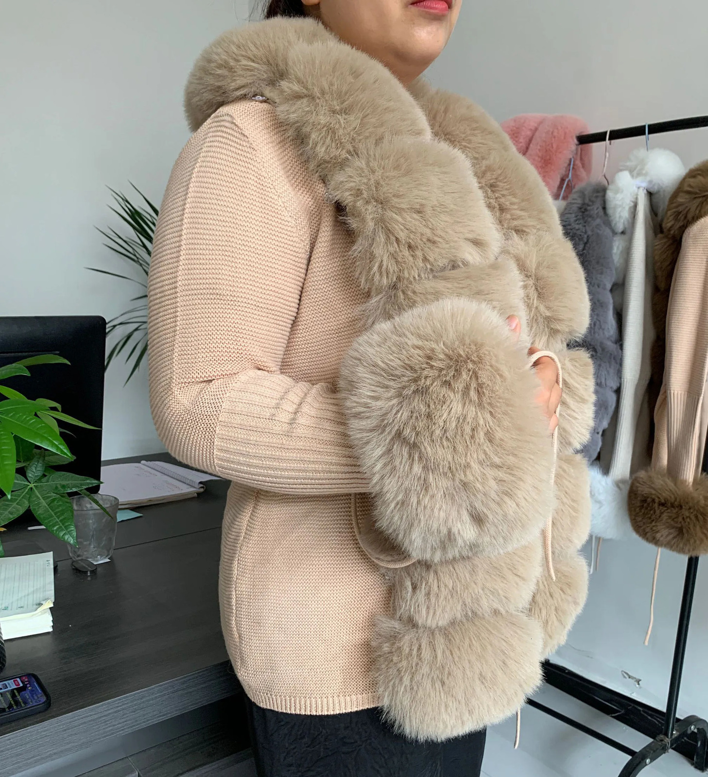 Women Faux Fur Knit Sweater cardigan Spring Autumn elegant Knitted sweater with faux fox fur collar Ladies Fashion Coat coat 251028