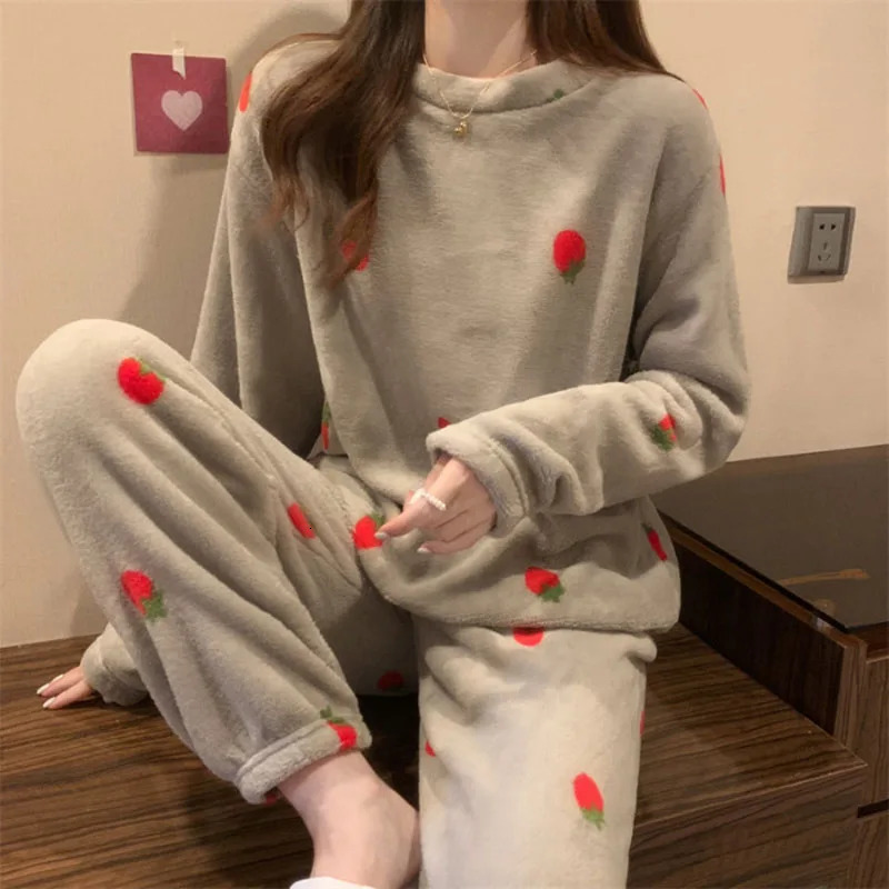 Thickened Warm Sleepwear Winter Coral Velvet Strawberry School Home Wear TwoPiece Women LongSleeved Pajamas Solid Nightwear 251029