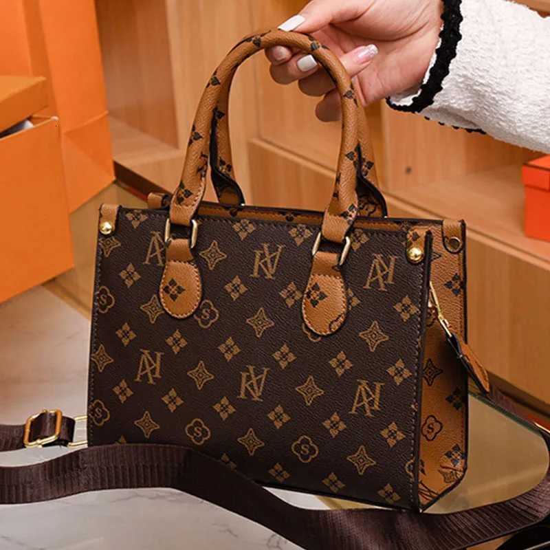 New Women bag Shoulder bag Handbag for women 2025 Crossbody bag pattern PU Portable bucket bag ladies messenger bag W251029