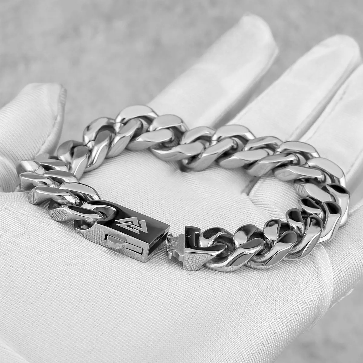 Stainless Steel Thick Cuban Chain Bracelet Mens Nordic Valknut Rune Amulet Bangle Biker Punk Hip Hop Carved Cross Heart Jewelry 251028