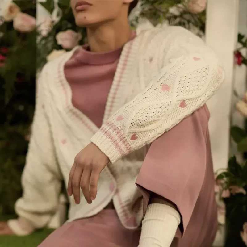 Autumn New Women Knit Cardigan Long Sleeve Knitted Loose Coat Embroidered Heart Tops Knitwear Female ClothingT251028