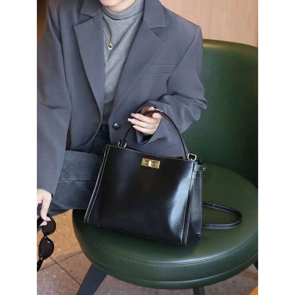 Retro Designer Women Buckle Bucket Style Soft Casual Split Leather Solid Color Shoulder Bag Ladies Versatile Fashionable Handbag