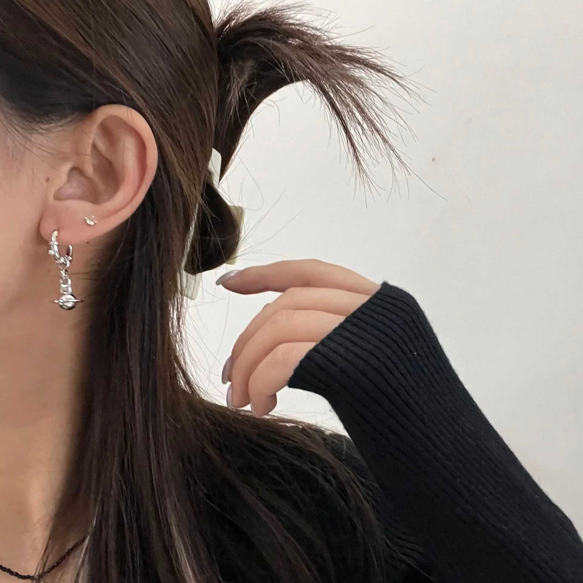 Light Luxury ThreeDimensional Ear Buckle Fashion Earrings for Women Daily Wear Simple Design Jewelry AccessoryW251029