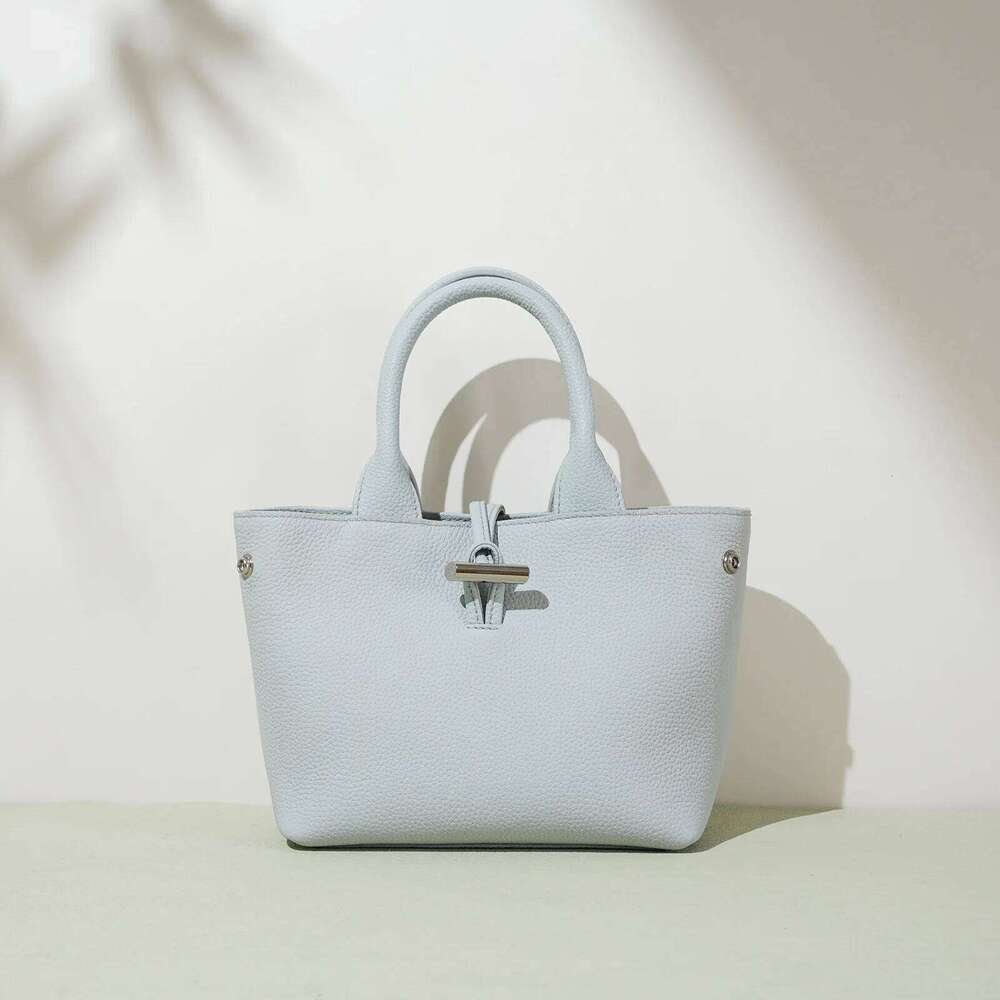 Genuine Leather Bucket New Niche Design Top Layer Cowhide Soft One-Shoulder Crossbody Bag Fashionable Ladies Handbag 251029