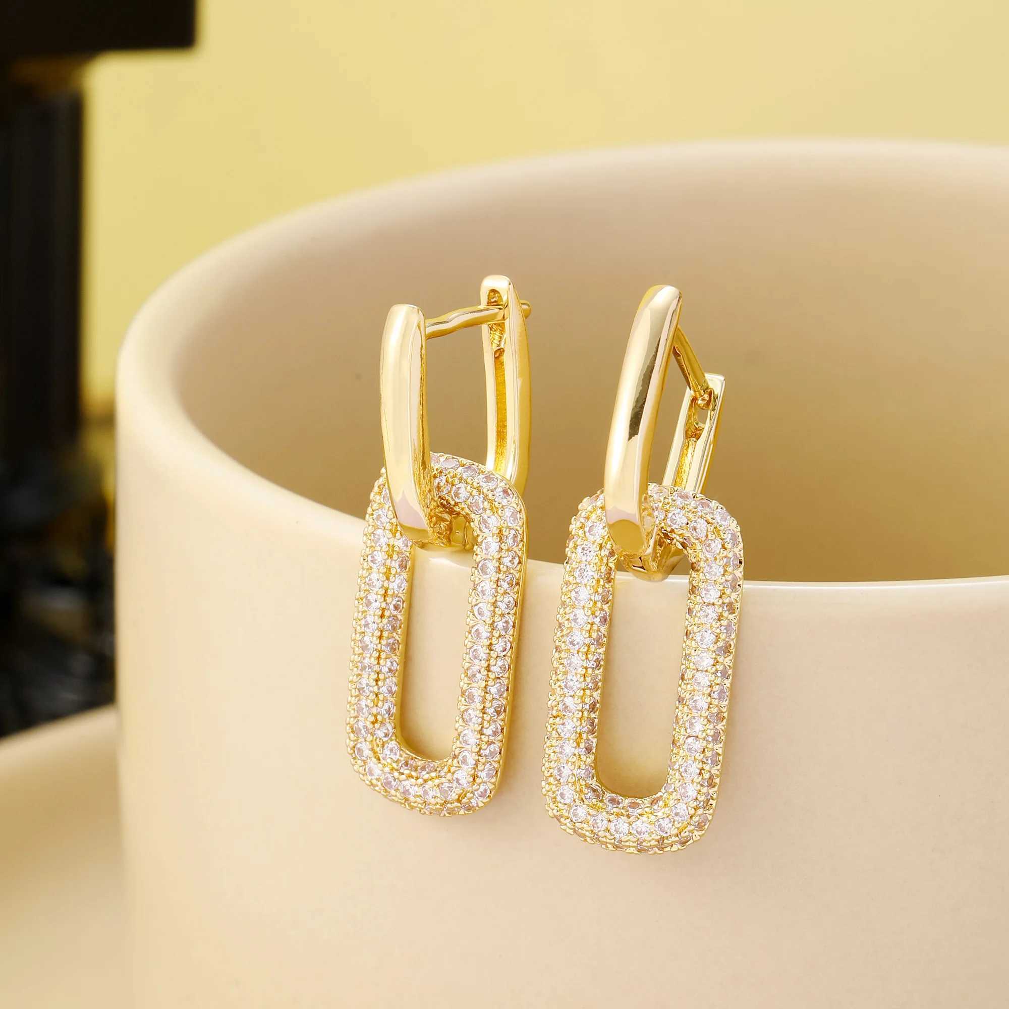 2024 Popular Fashion Light Luxury Oval Double Hoop Earrings Womens Hip Hop Rock Party Gifts Accessories Fine JewelryW251029