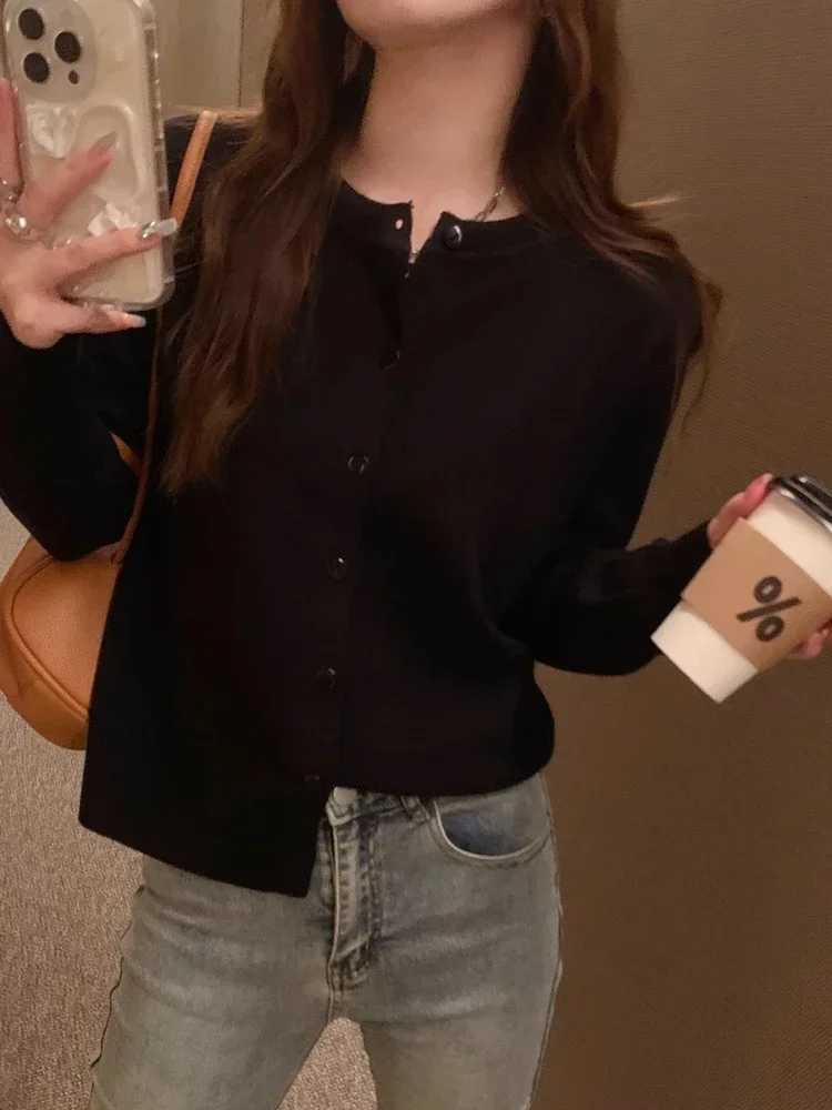 2025 Cardigans Sweater Casual Warm Spring Summer Women Oneck Long Sleeve Single Breasted Slim Fashion Korean Knitwears TopsT251028