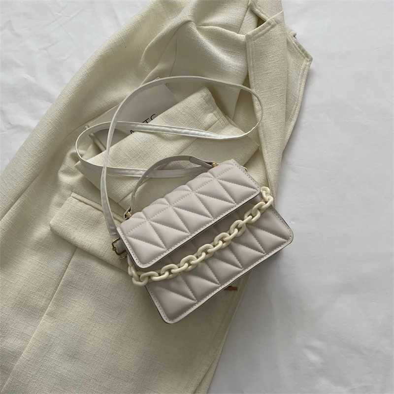 Chic Quilted Diamd Chain Crossbody Bag for Wen Elegant Purse with GoldenTe Hardware Black Style1 D251029