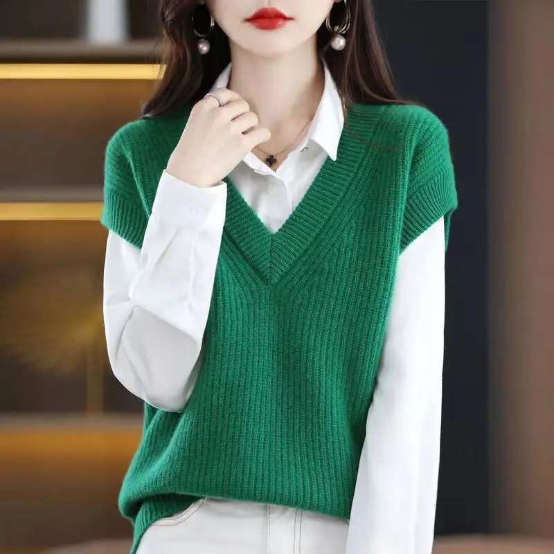 Autumn and Winter Knitted Vest Women Vneck Solid Bat Shirt Loose Versatile Sleeveless Knitted Sweater Pullover Female Top 251029