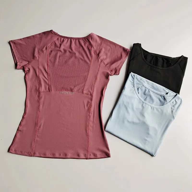 Womens Outdoor Sports Shirt Yoga Wear Fitness TShirt Running Workout Top Female Sportswear Exercise ClothingXJ251029