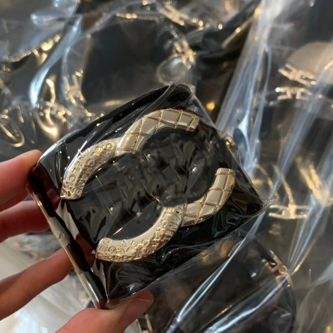 High Quality Black Acrylic Bracelet Bangle Designer Cuff Bracelets Bangles Women and Men For Party Wedding jewelry With Big Logo bag