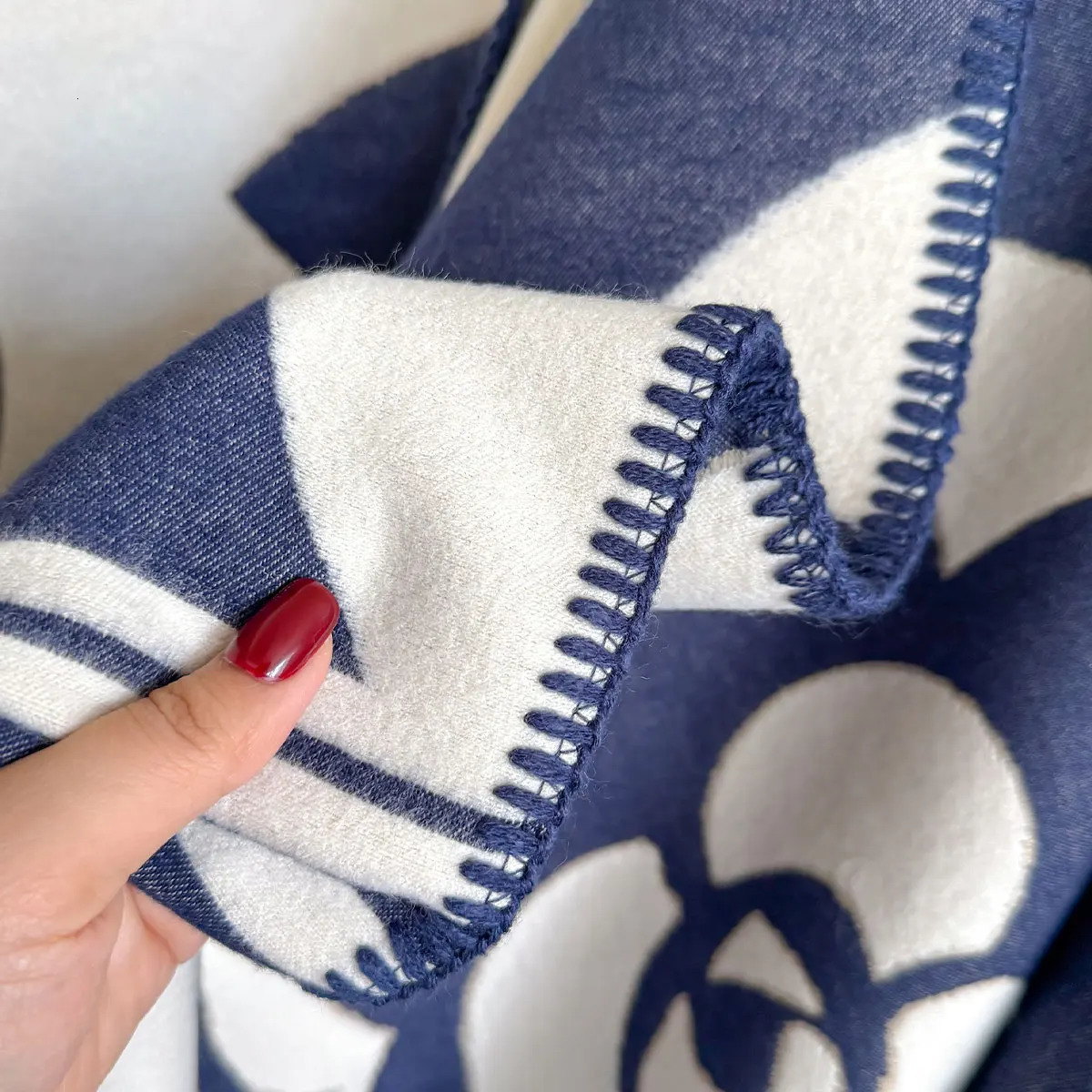 Ethnic Style Women Cashmere Scarf Thick And Warm Large Square Fashionable Versatile Elegant 251013