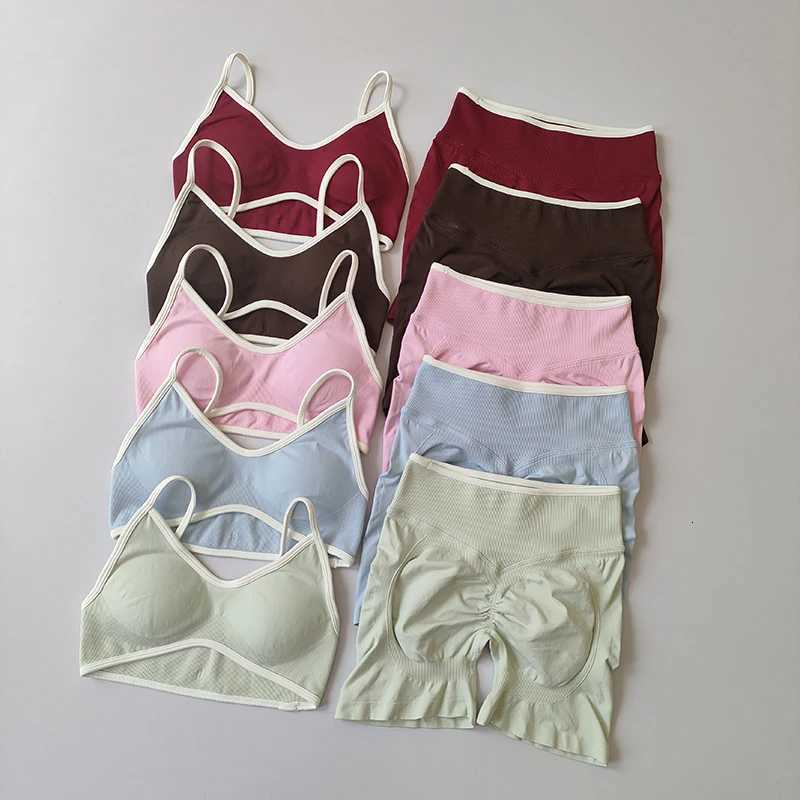 2PCS Yoga Suit Seamless with Chest Pad Tight Sports Bras and High Waist Shorts Outside Wear Running Exercise Fitness Yoga SetXJ251029