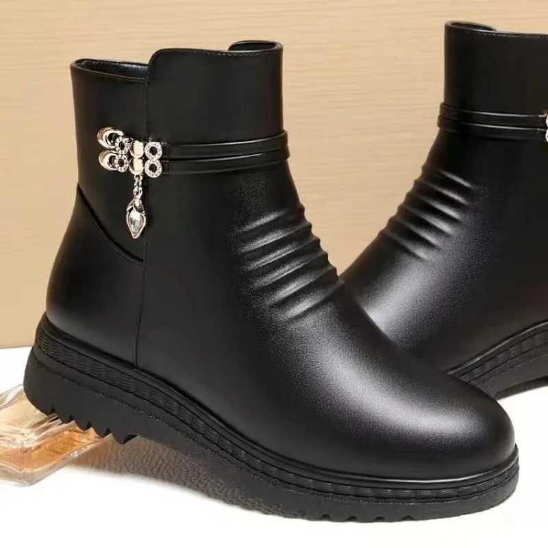 Leather Women Boots 2024 Winter Thick Wool Lined Genuine Leather Women Snow Boots Large Size Women Winter Shoes Z251029