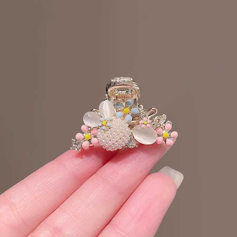 New Fashion Alloy Pearl 3cm Crab Hair Clip For Girl Women Summer Sweet Cute Side Barrettes Flower Hairpins JewelryW251028