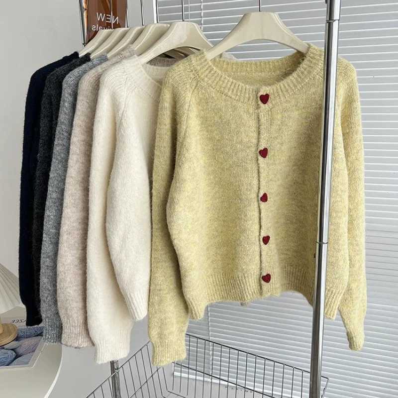 Love Cardigan Buckle Design Sweater Jacket for Women in Autumn and Winter Loose Knitted Cardigan Temperament TopT251028