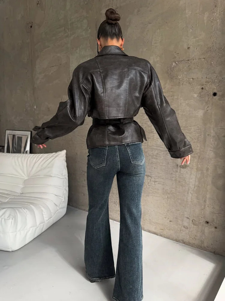 Retro Solid Lapel Collar Leather Short Jacket Women Long Sleeve Belted Zipper Pocket Loose Outerwear 2025 Autumn Daily Coats 251029