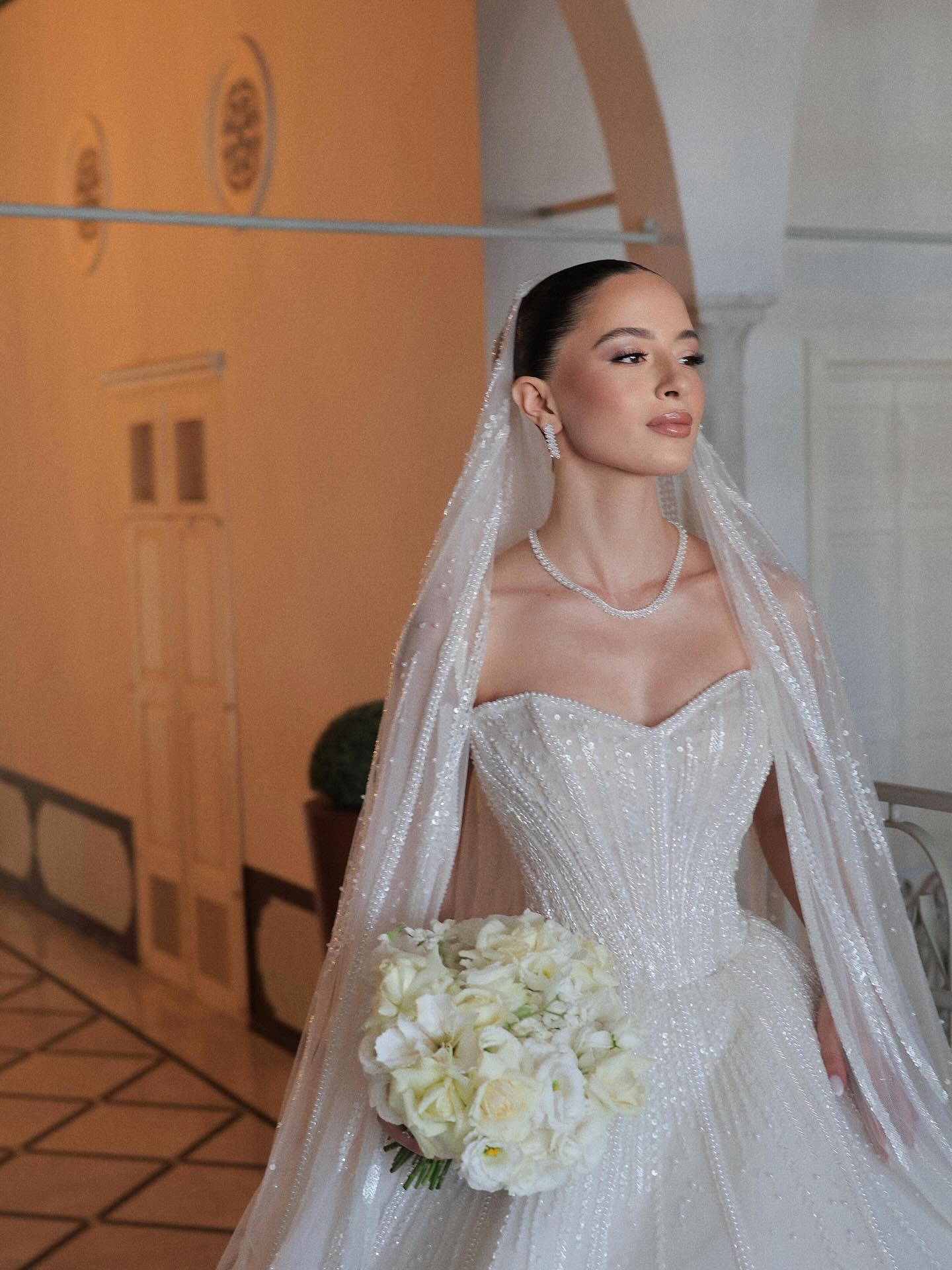 Modern Strapless Wedding Dresses Pearls Sequins Bridal Ball Gowns Sleeveless Princess Sweep Train Customized Vestidos De Novia Plus Size