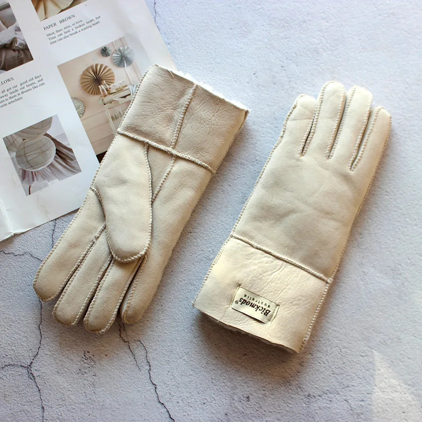 Sheepskin Fur Gloves Women Thickened Winter Warmth Outdoor Windproof Motorcycle Riding Color Leather Finger Gloves 251029